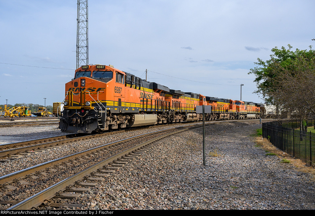 BNSF 6987